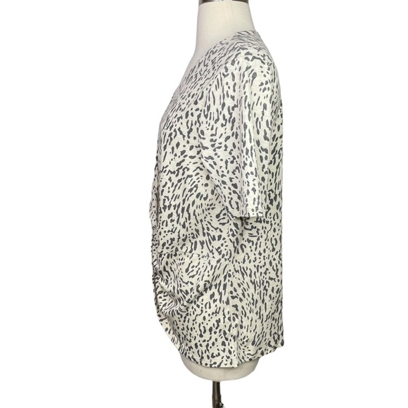 Stitch Fix l Bobeau Front Twist Top, Small - Picture 2 of 7